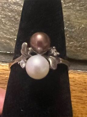 Vantel Pearls Two-Tone Pearl Floral Ring in White and Brown